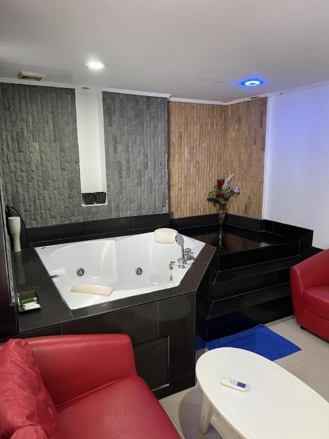Galaxy Suites Pattaya Exterior foto