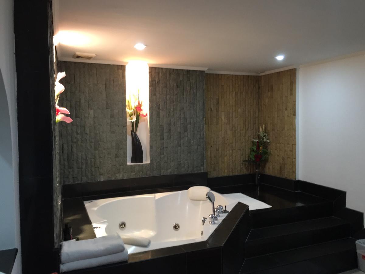 Galaxy Suites Pattaya Exterior foto